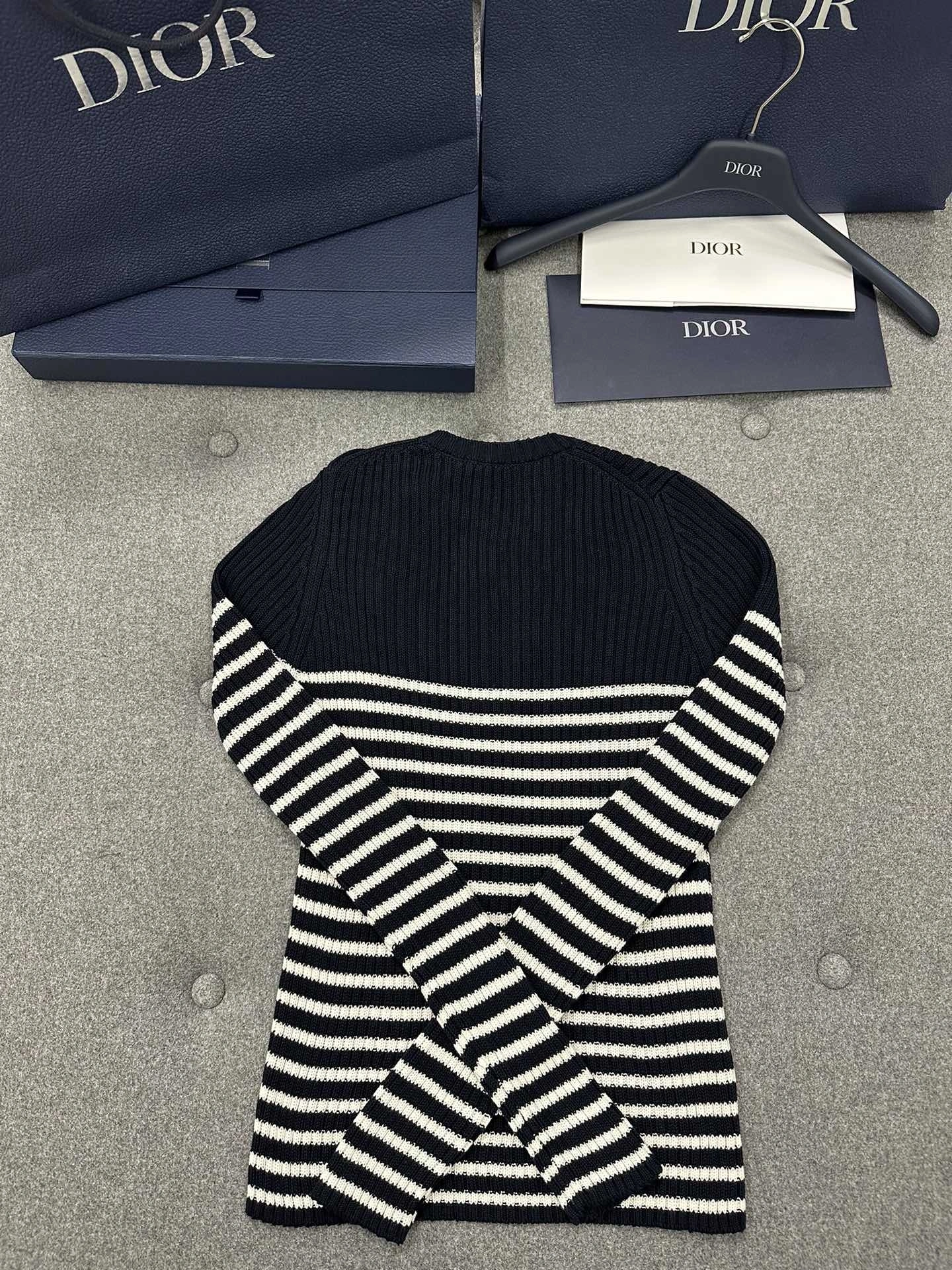 Victoria- 𝟮𝟯 4ior item:C-F801K3030