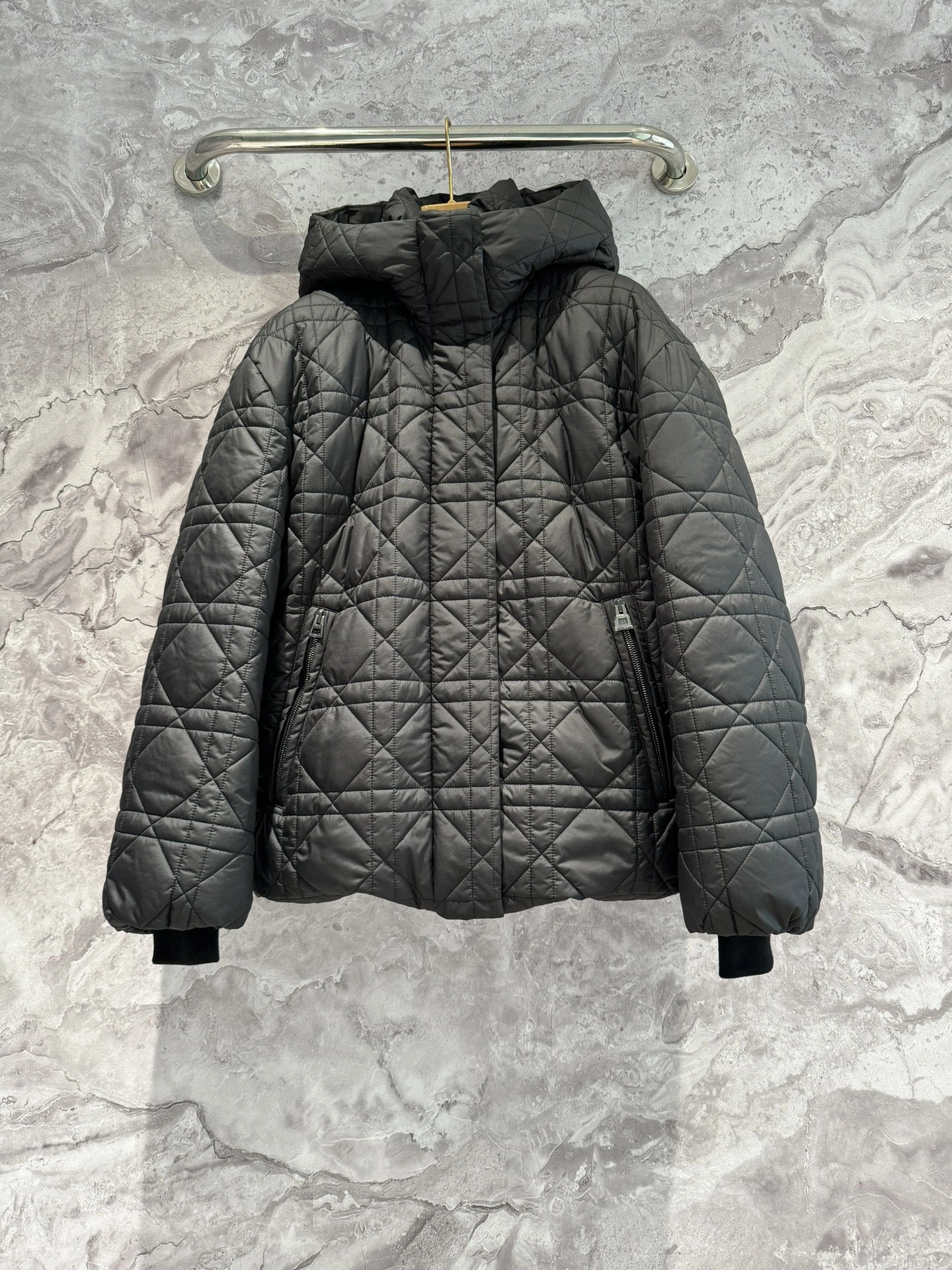 Victoria-- 4ior item:D-F244K0901