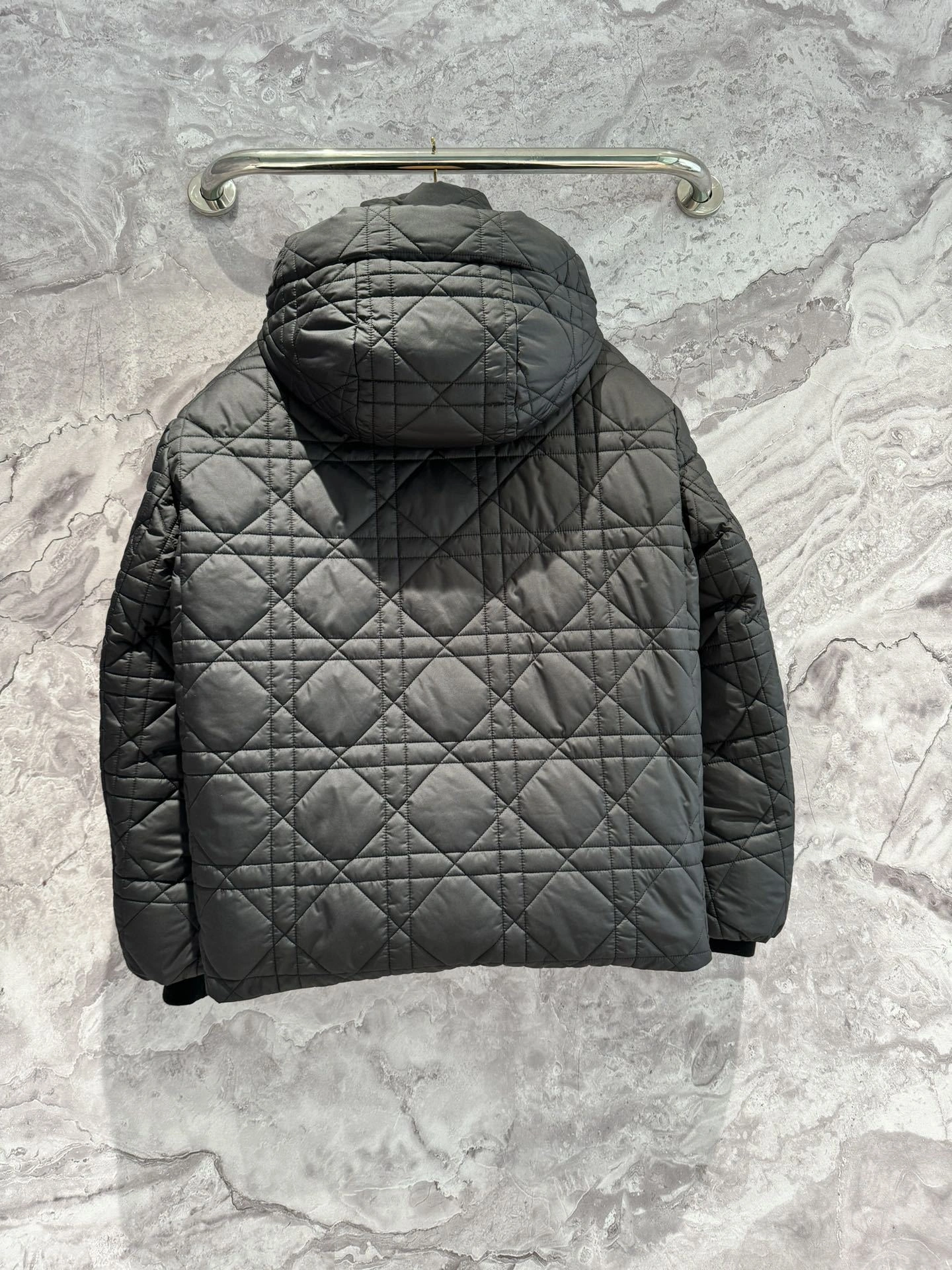 Victoria-- 4ior item:D-F244K0901