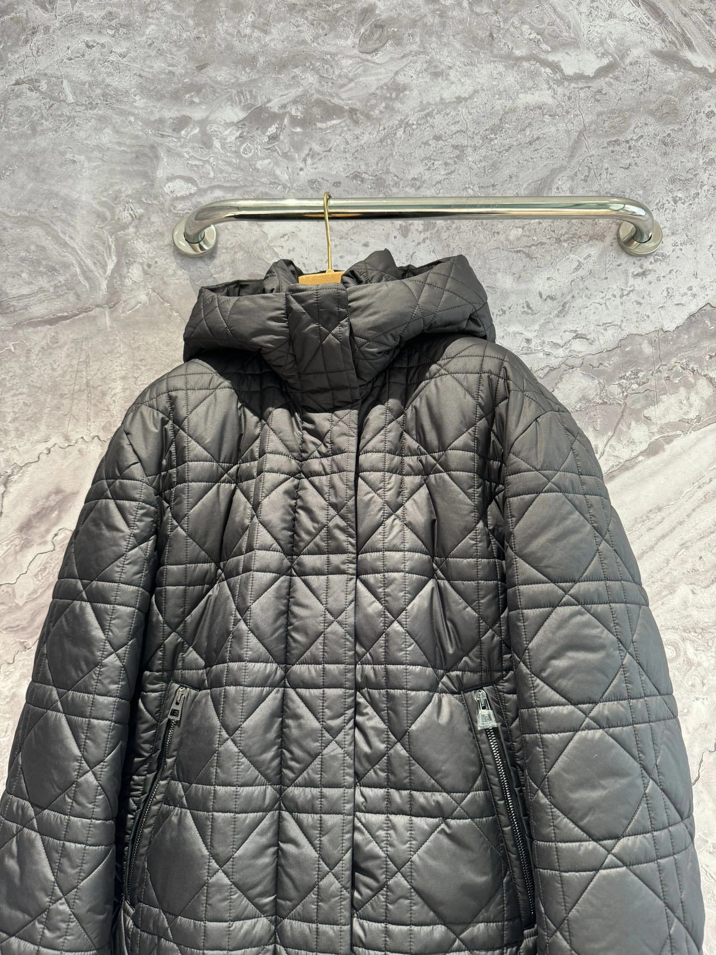 Victoria-- 4ior item:D-F244K0901