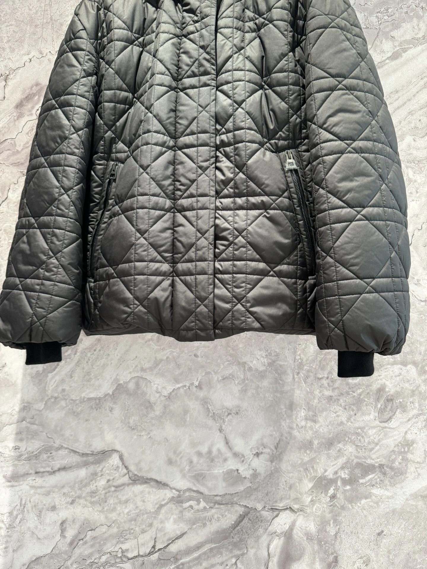 Victoria-- 4ior item:D-F244K0901