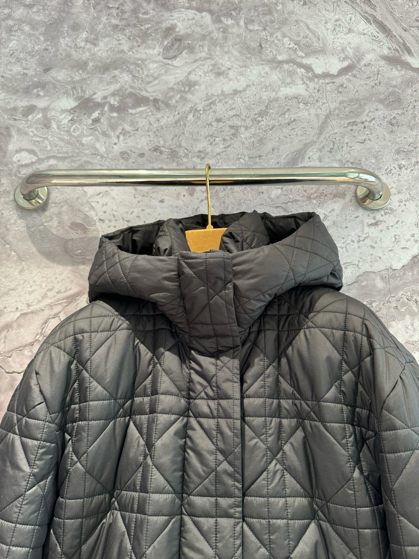 Victoria-- 4ior item:D-F244K0901