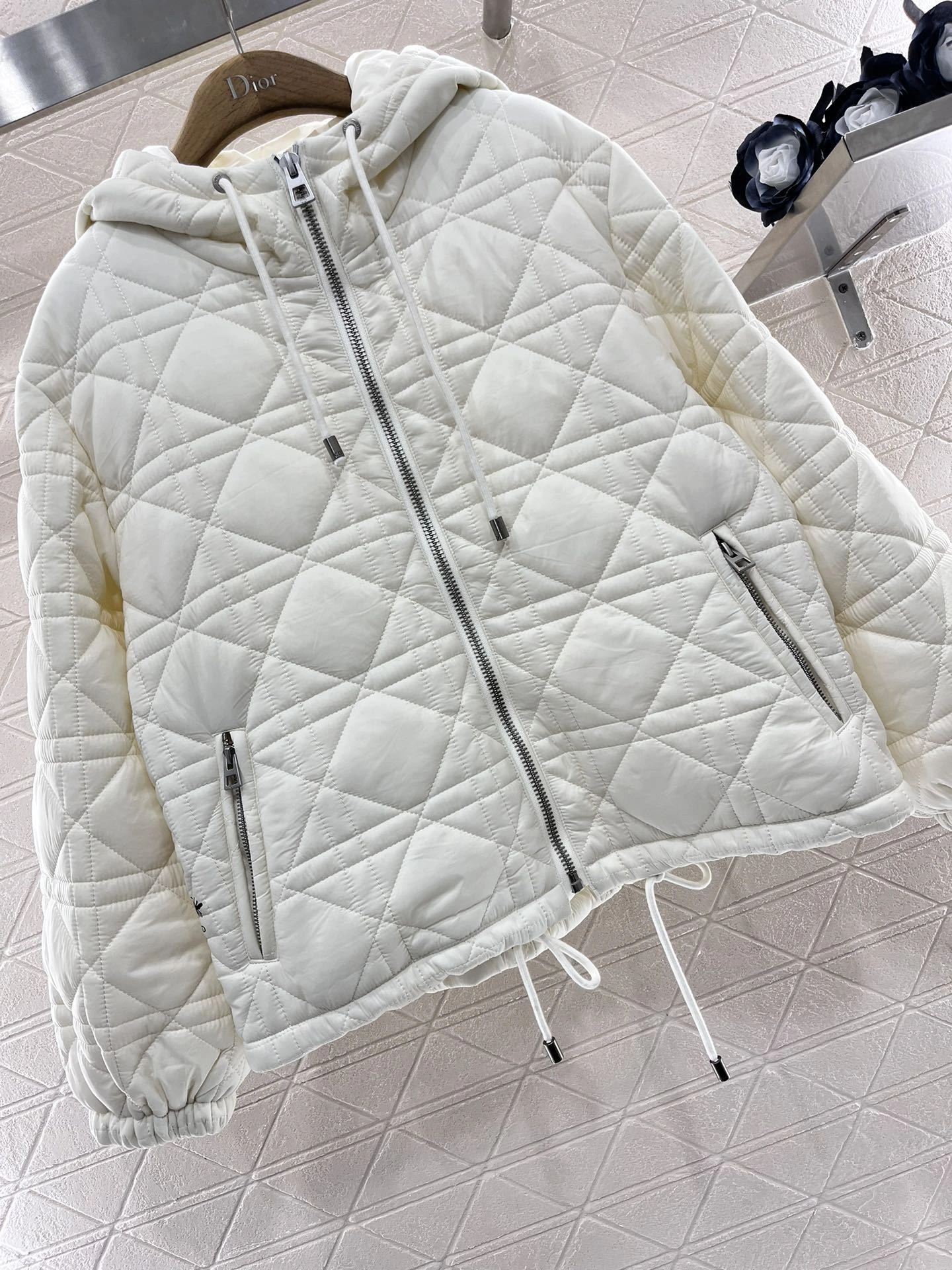 Victoria-- 4ior item:D-F244K1110