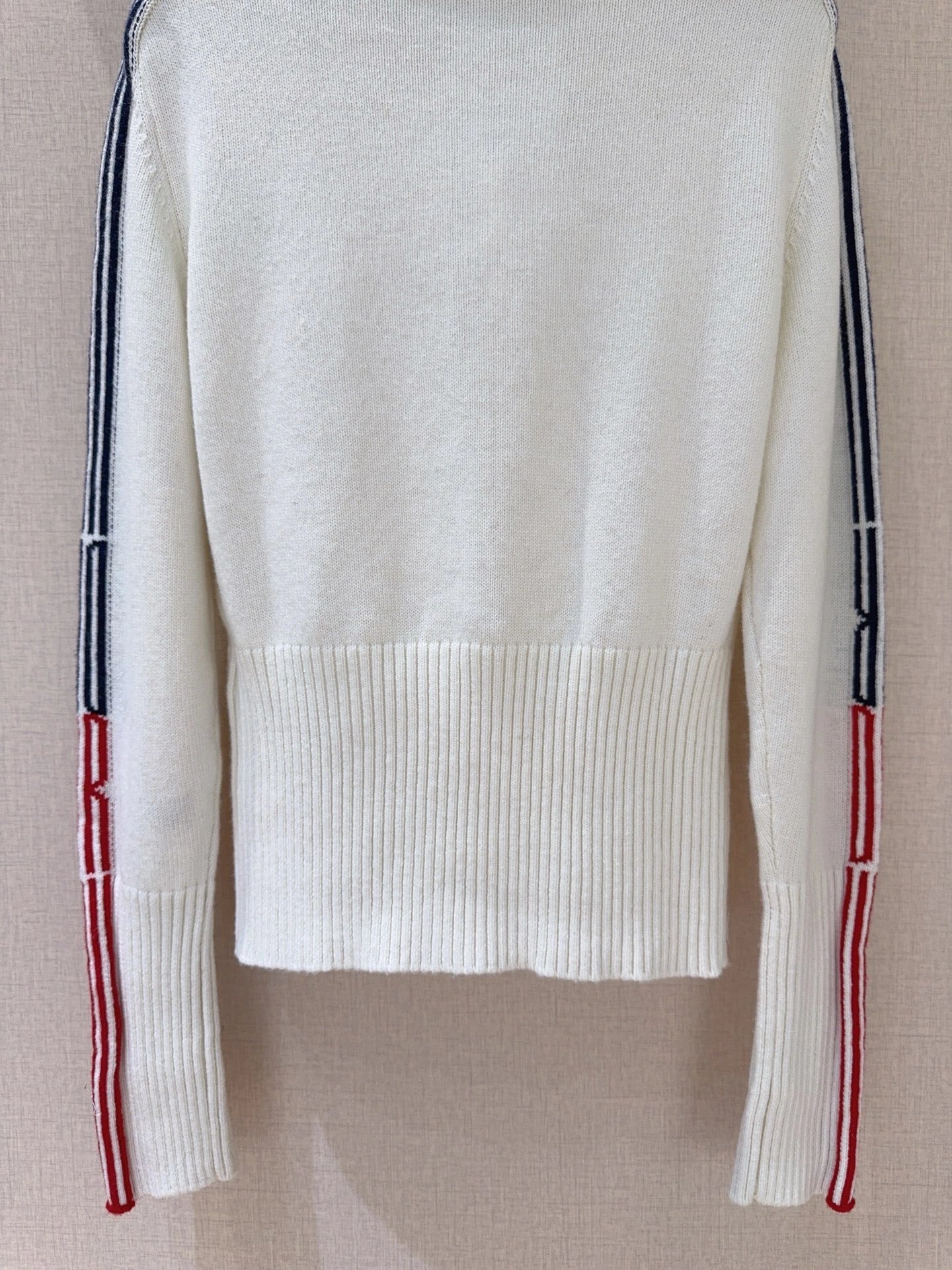 Victoria-- 4ior wool item: E-F245J2009