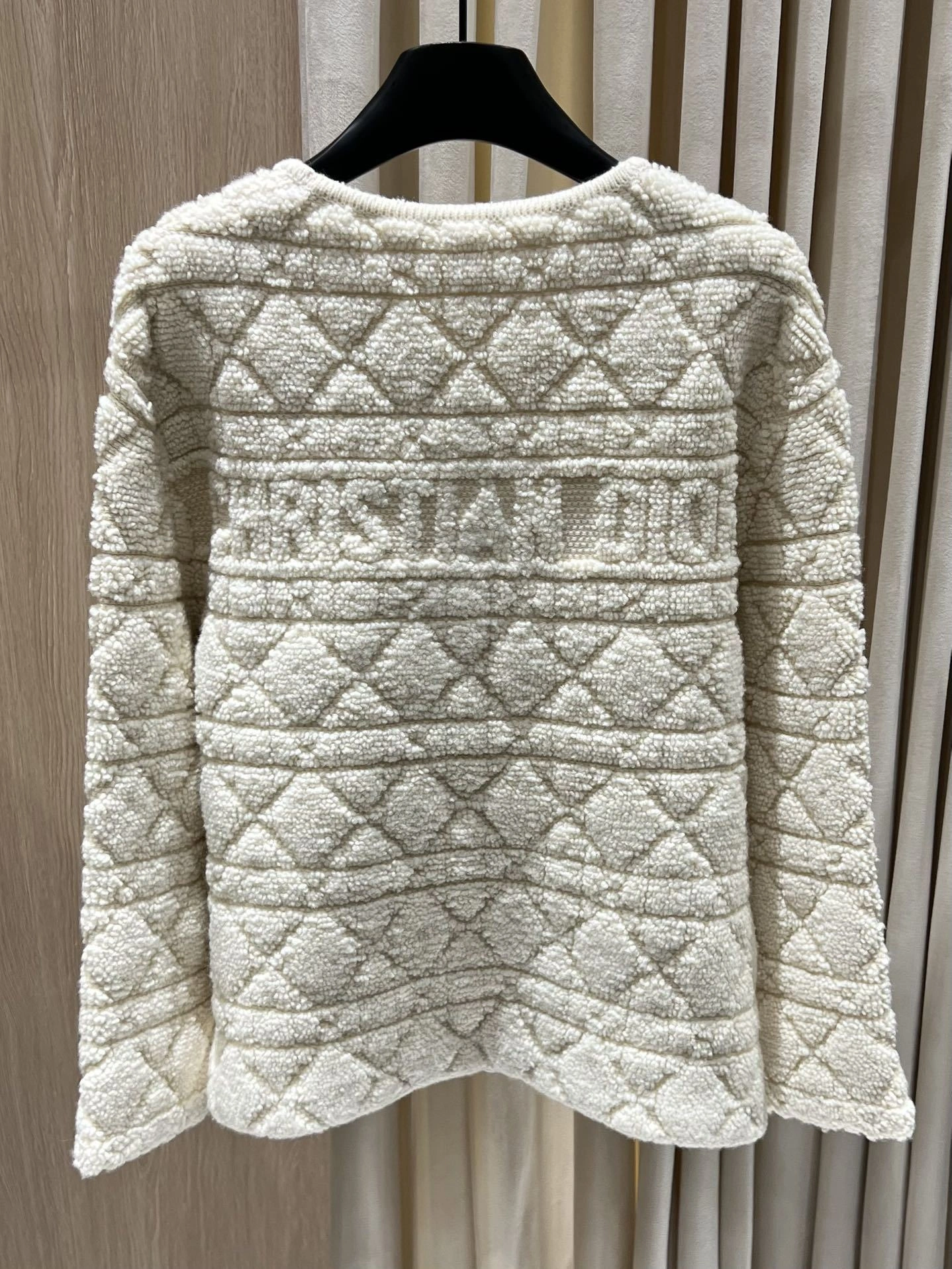 Victoria-- 4ior wool item:E-F140J2107H