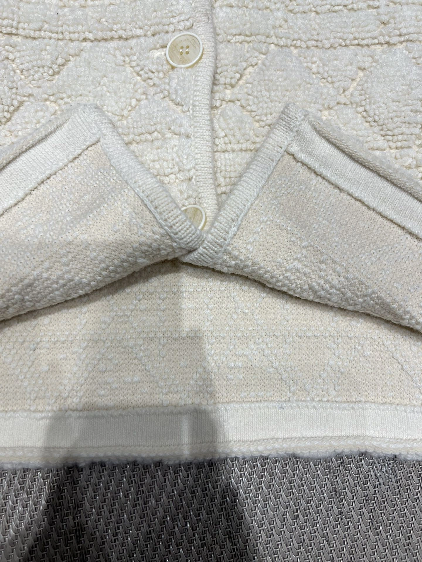 Victoria-- 4ior wool item:E-F140J2107H