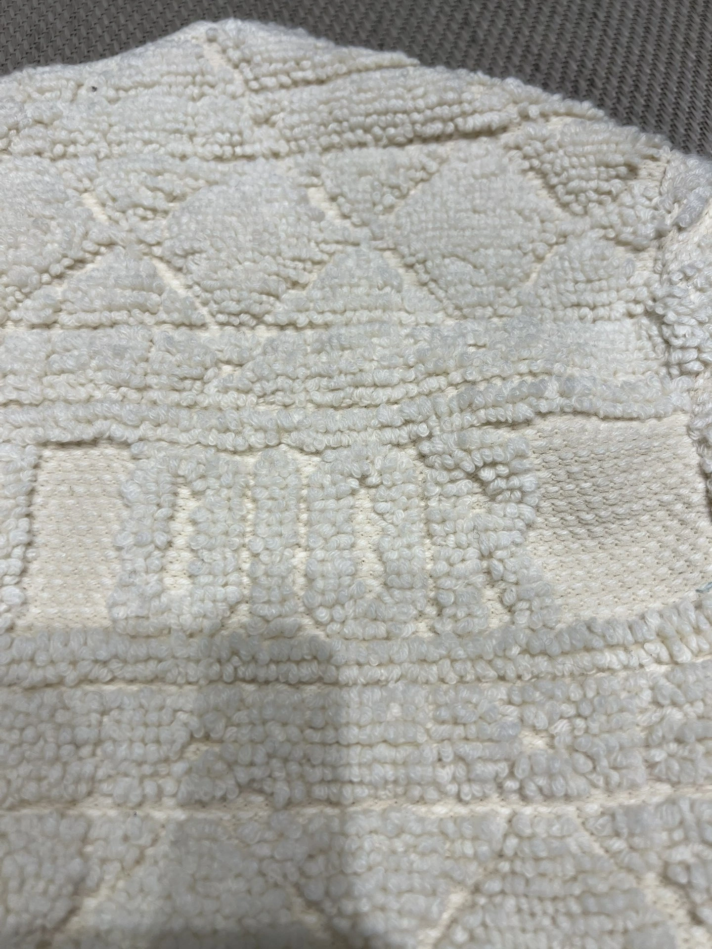 Victoria-- 4ior wool item:E-F140J2107H