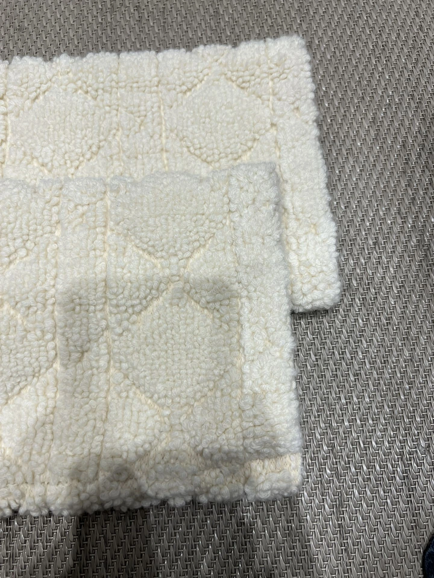 Victoria-- 4ior wool item:E-F140J2107H