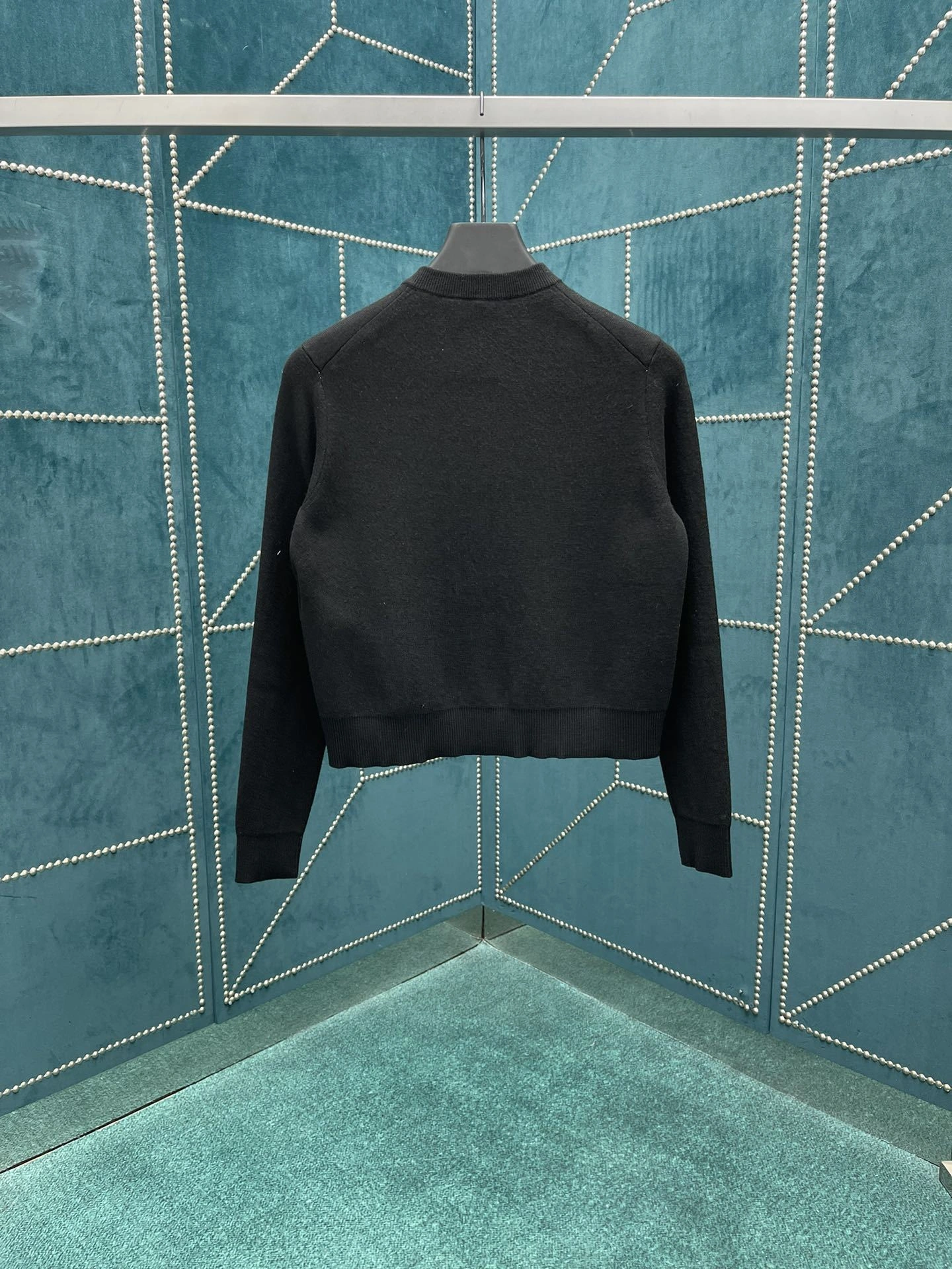 Victoria-- 6u33i wool item:E-F443C1129