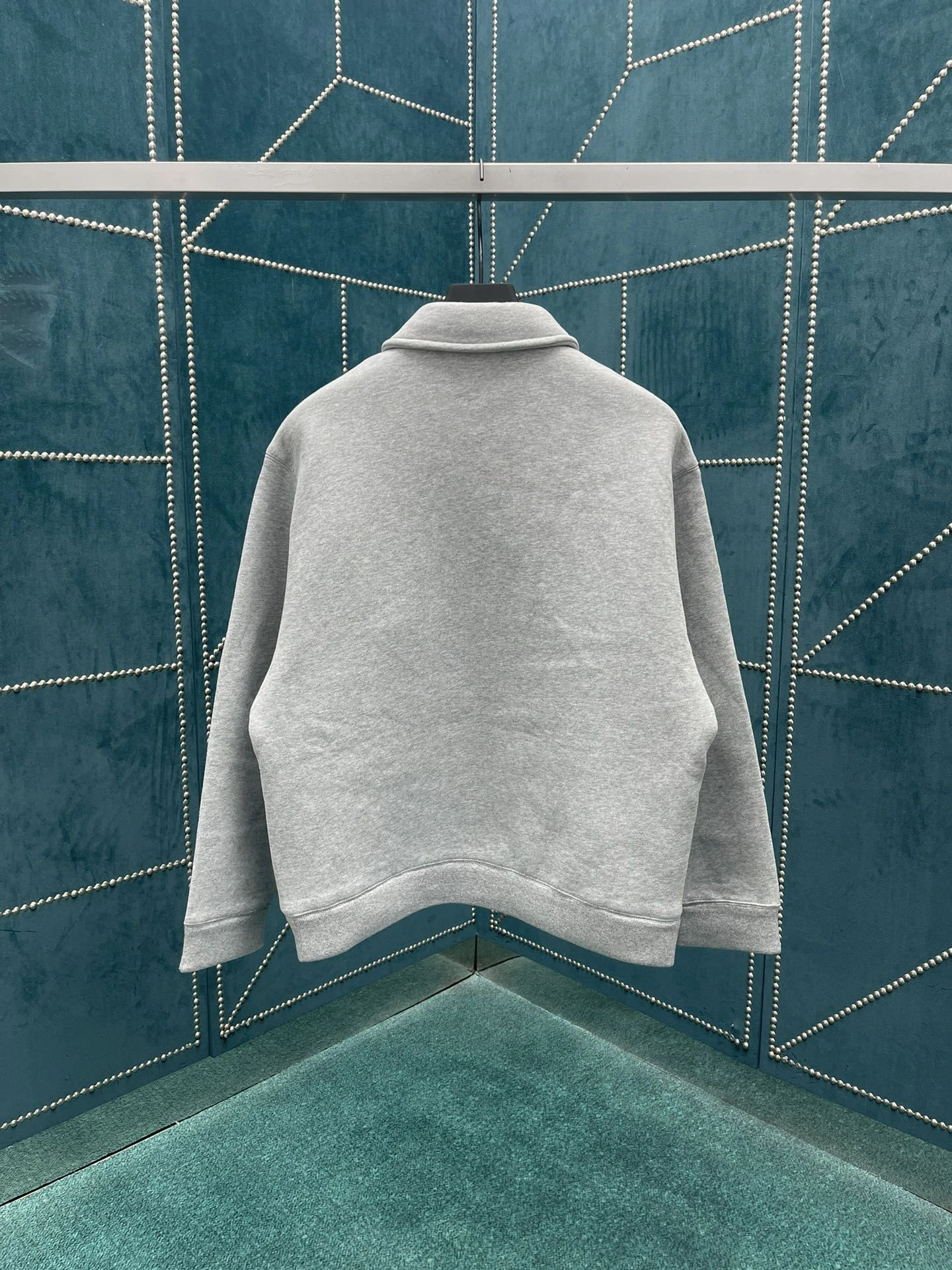 Victoria-- 71x71r1 Embroidery item:D-F443J2804