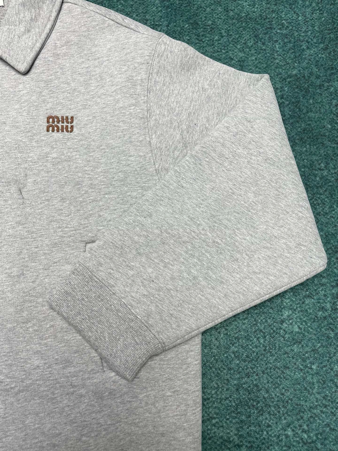 Victoria-- 71x71r1 Embroidery item:D-F443J2804