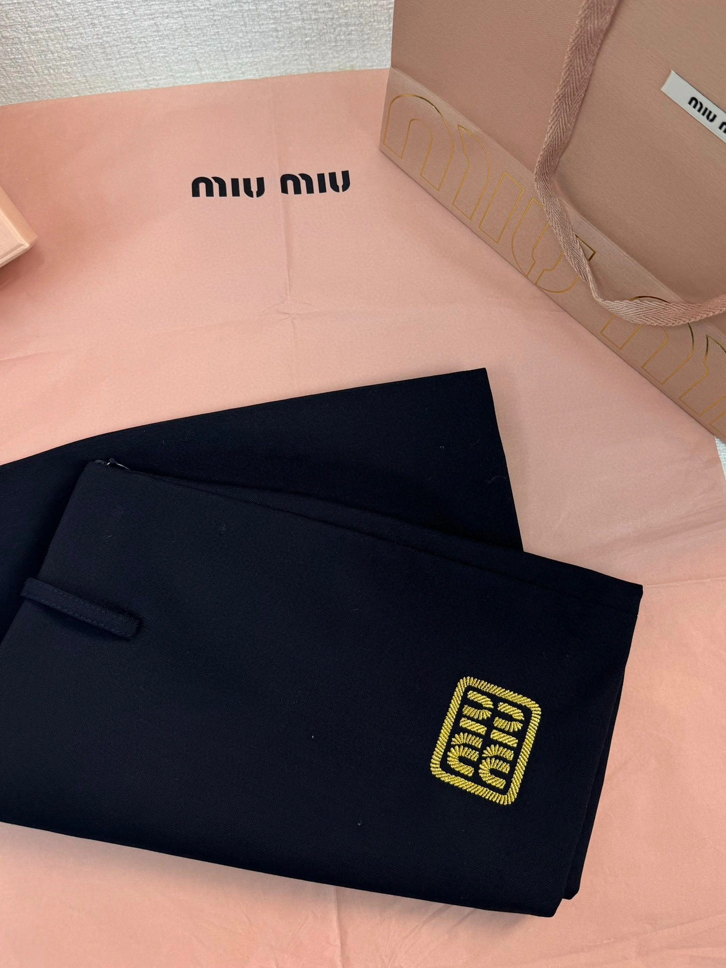 &Victoria---7IU7IU logo embroidery item: D-F240D1829
