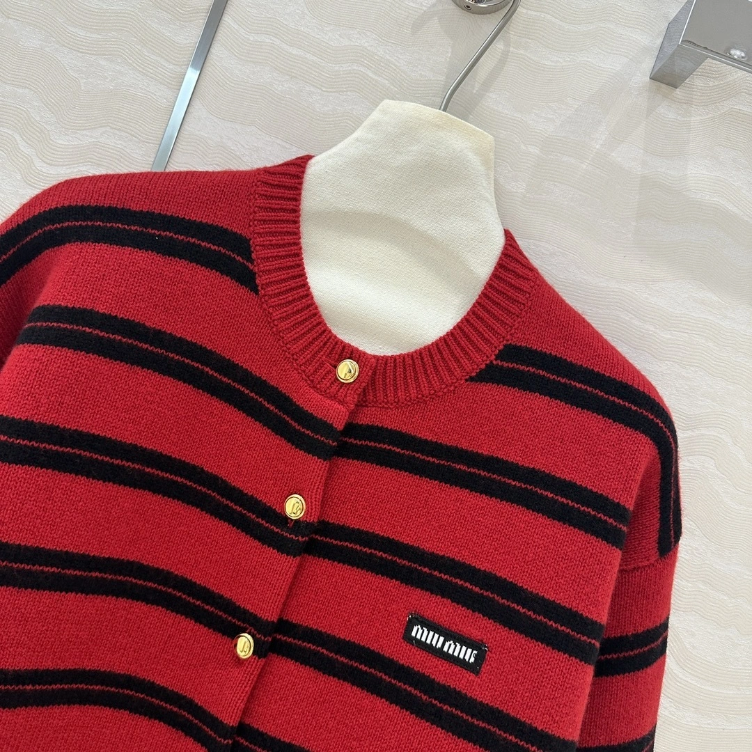Victoria-- 7iu7iu 58wool 40cashmere item:D-F240J1217