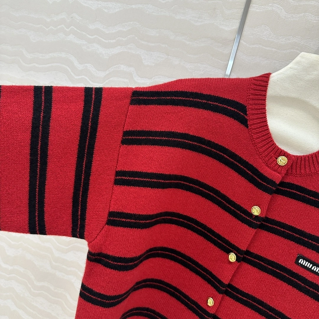 Victoria-- 7iu7iu 58wool 40cashmere item:D-F240J1217