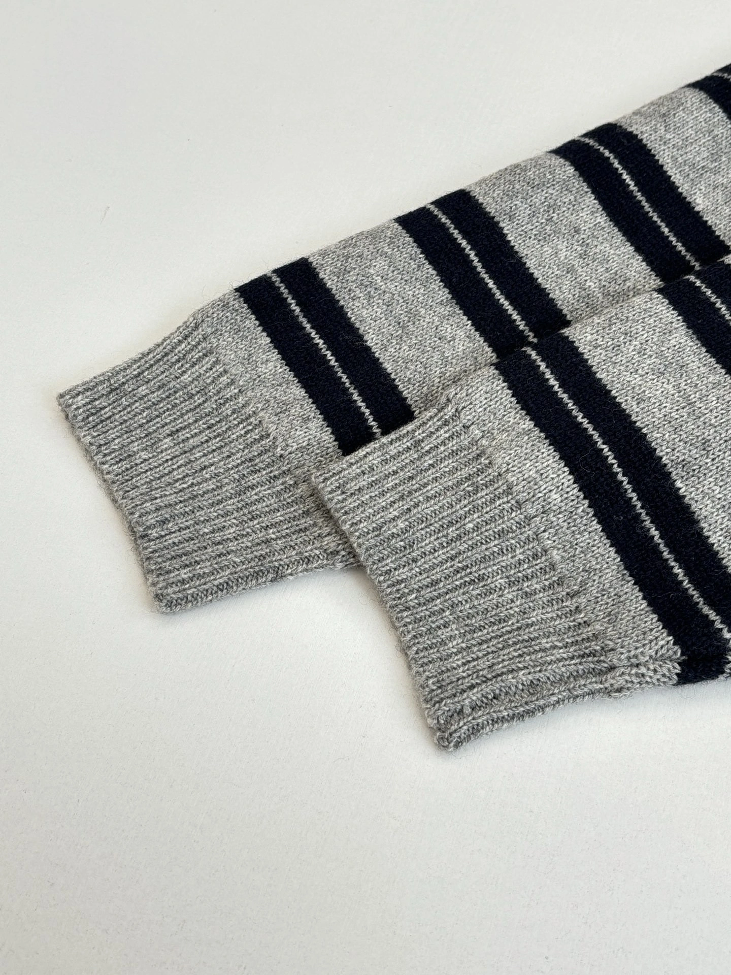 Victoria-- 7iu7iu FW25 wool item:E-F000L1210H