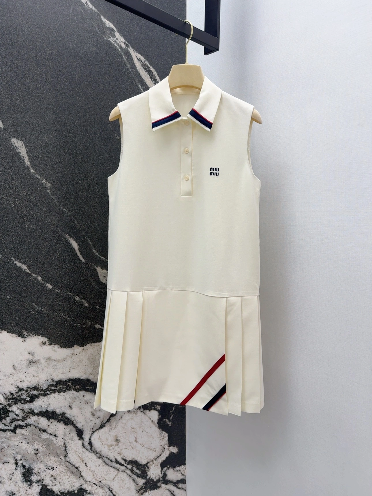 Victoria-- 7iu7iu embroidery logo item:E-F240B0602