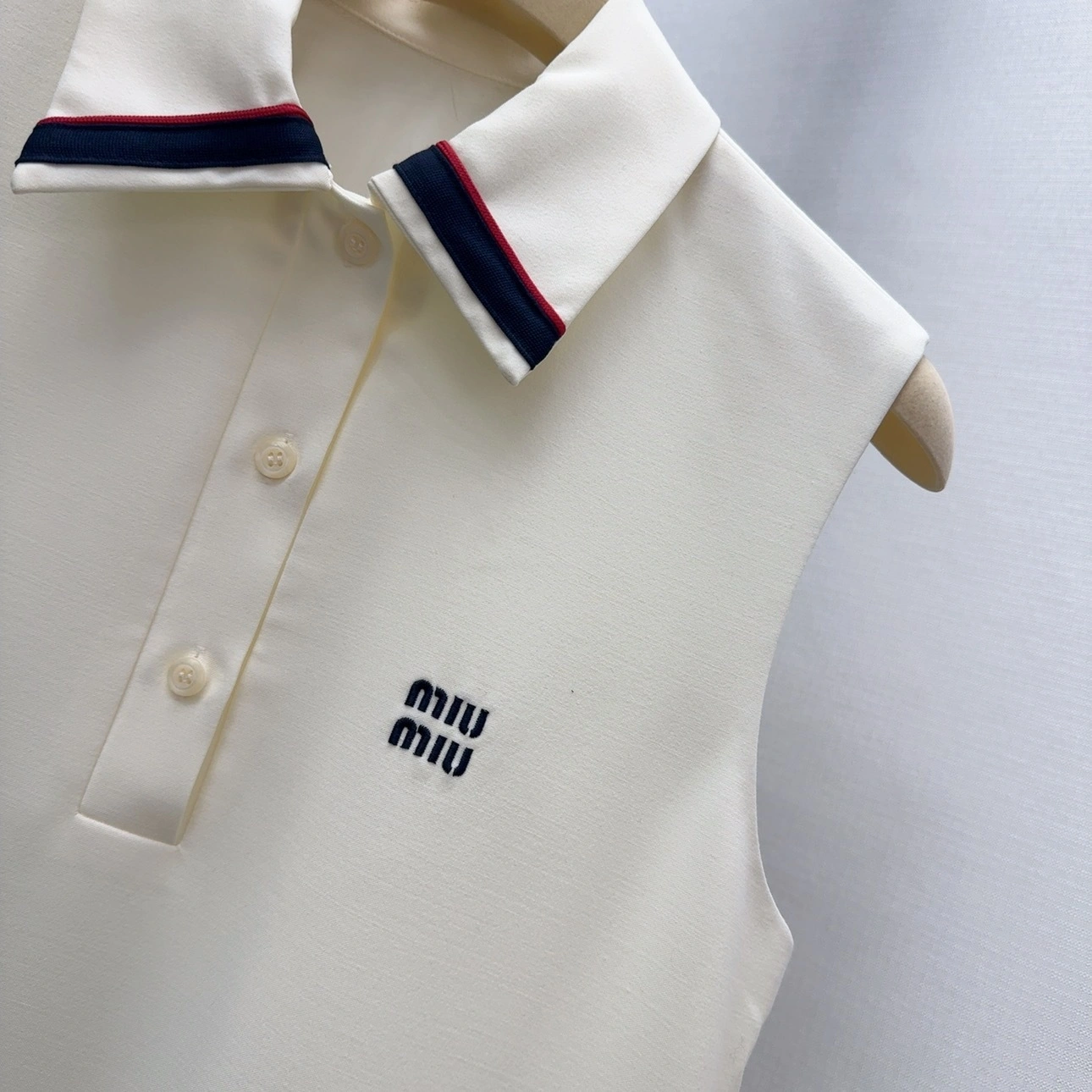 Victoria-- 7iu7iu embroidery logo item:E-F240B0602