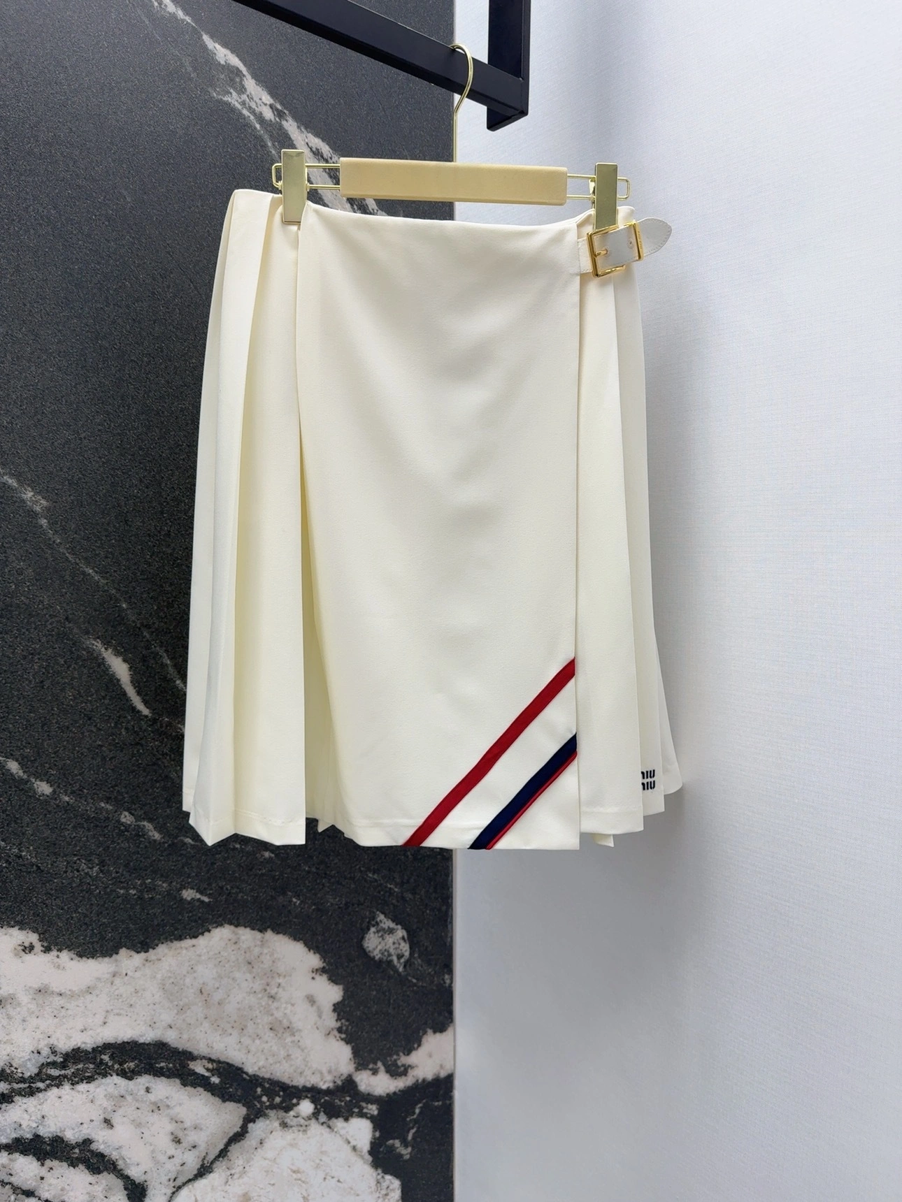 Victoria-- 7iu7iu embroidery logo item:E-F240B0603