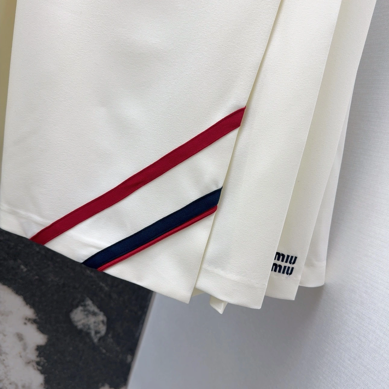 Victoria-- 7iu7iu embroidery logo item:E-F240B0603
