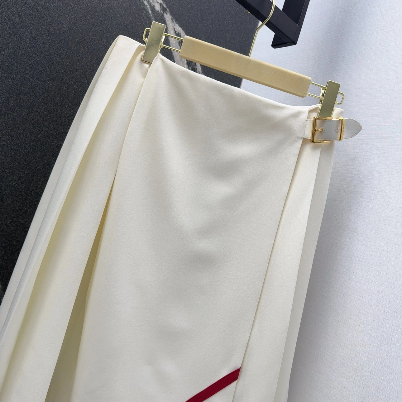 Victoria-- 7iu7iu embroidery logo item:E-F240B0603