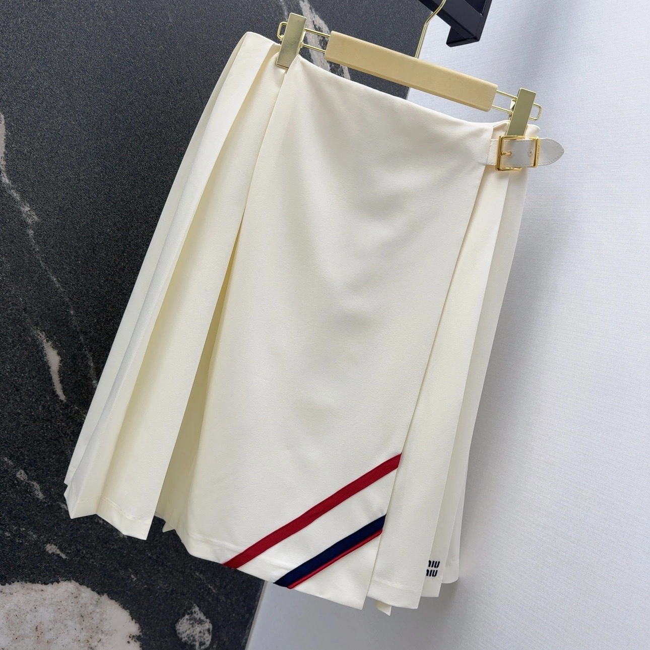 Victoria-- 7iu7iu embroidery logo item:E-F240B0603
