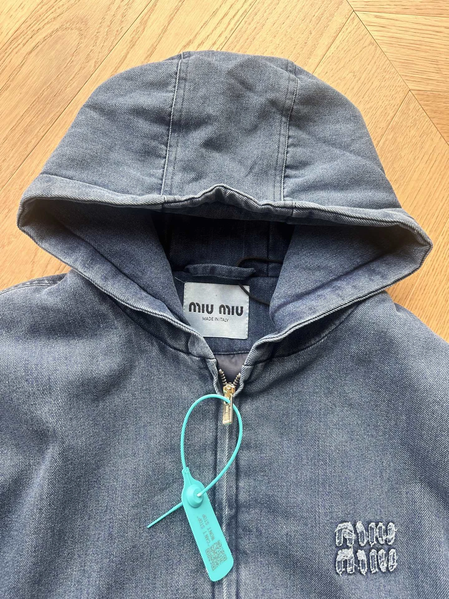 Victoria-- 7iu7iu oversize item: E-F110C0809