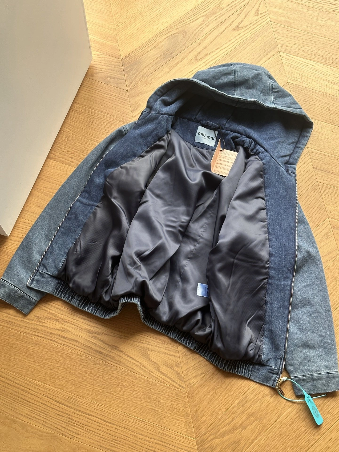 Victoria-- 7iu7iu oversize item: E-F110C0809