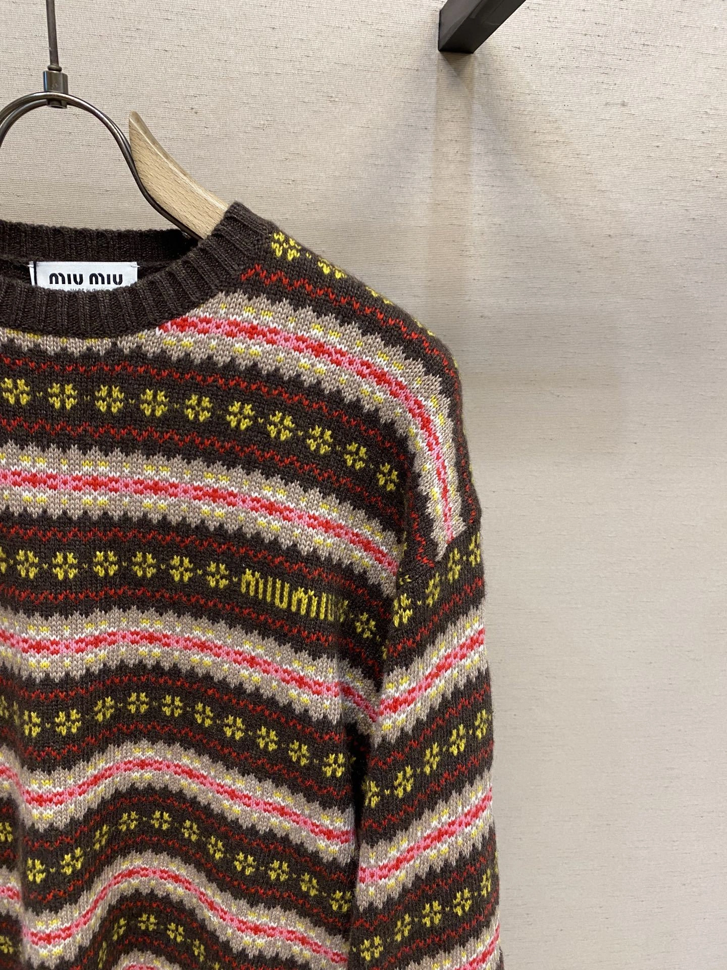 Victoria-- 7iu7iu wool item: E-F443J1814H
