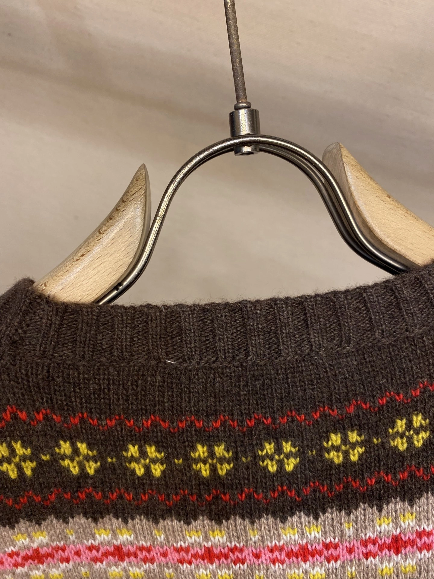 Victoria-- 7iu7iu wool item: E-F443J1814H