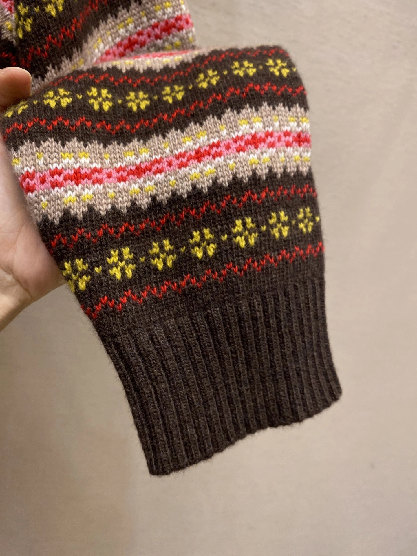 Victoria-- 7iu7iu wool item: E-F443J1814H