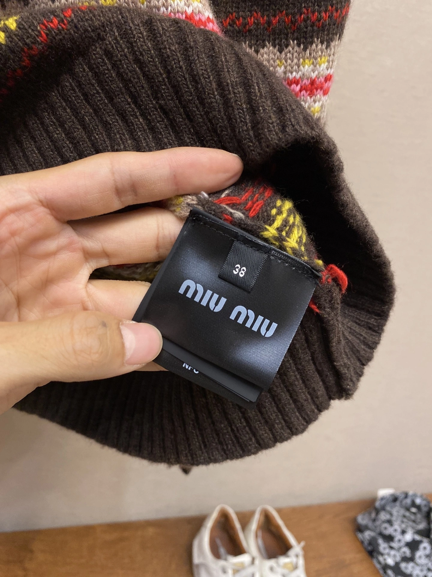 Victoria-- 7iu7iu wool item: E-F443J1814H