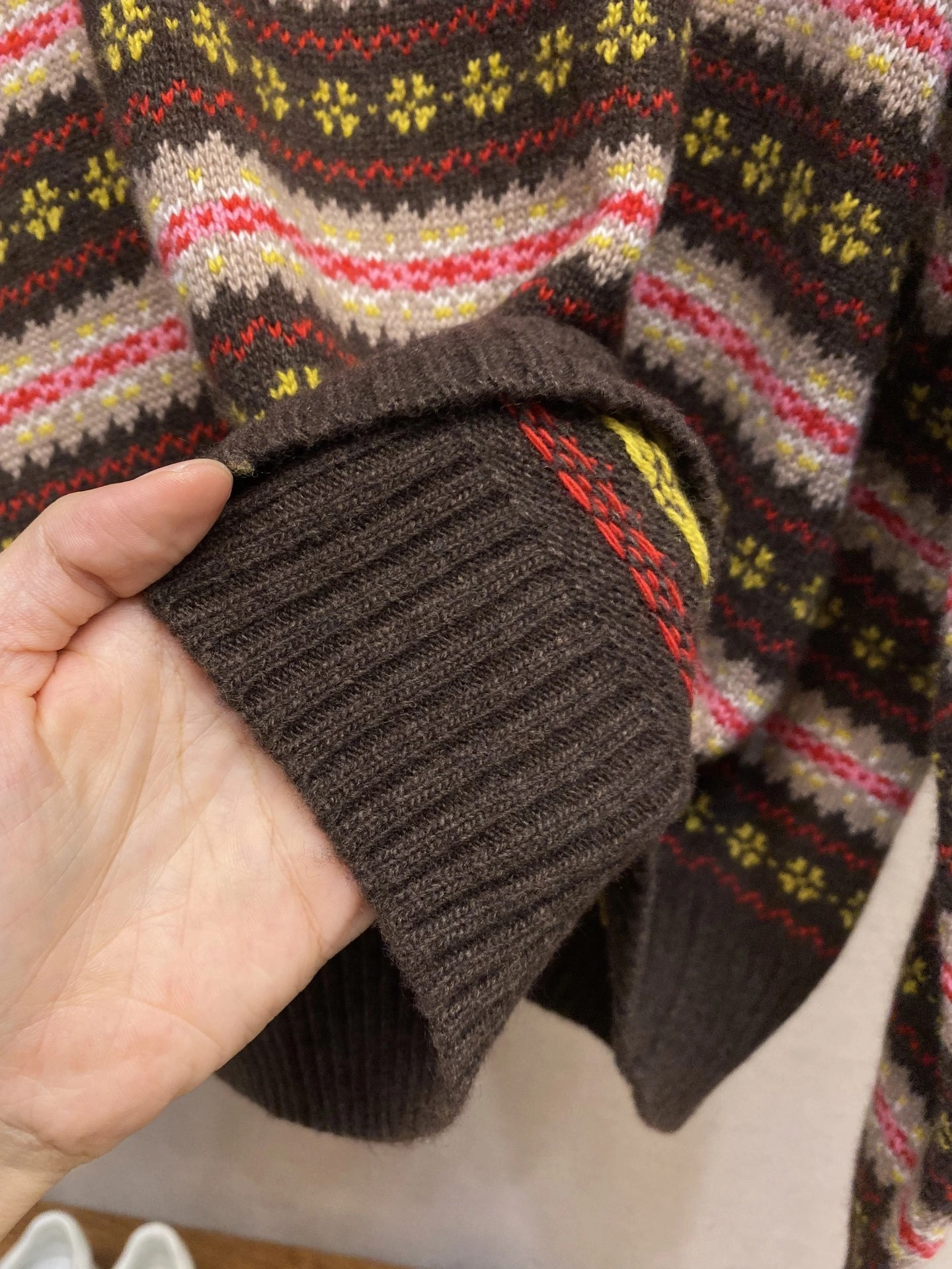 Victoria-- 7iu7iu wool item: E-F443J1814H