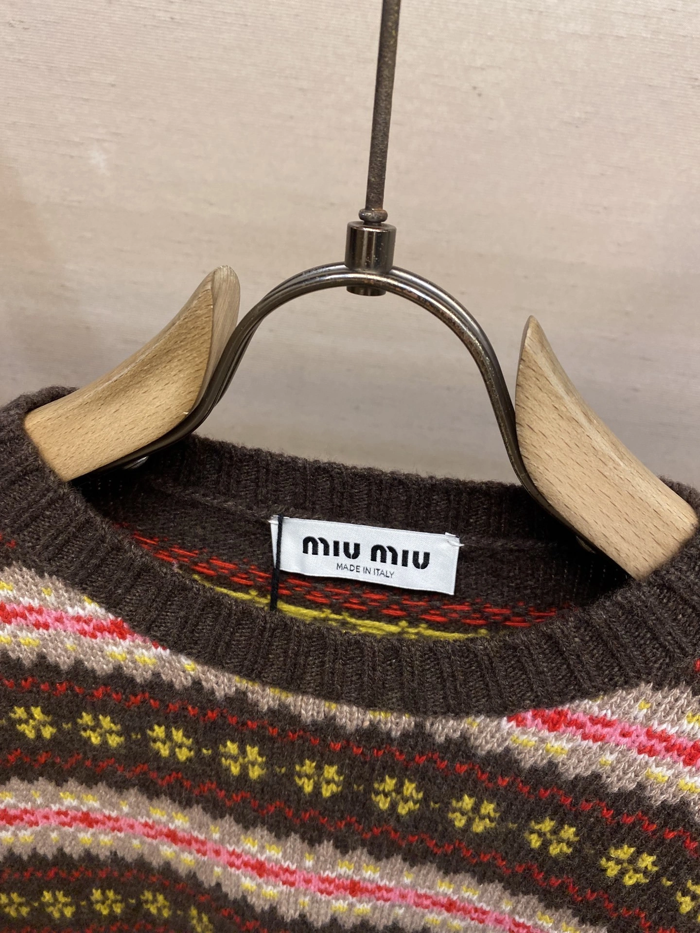 Victoria-- 7iu7iu wool item: E-F443J1814H