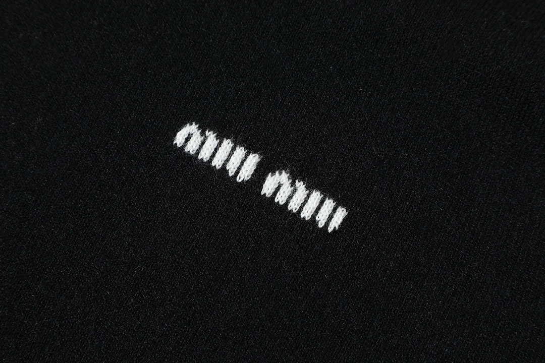 Victoria-- 7iu7iu wool item:E-F237B0604
