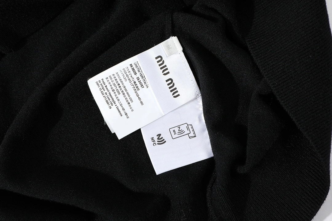 Victoria-- 7iu7iu wool item:E-F237B0610