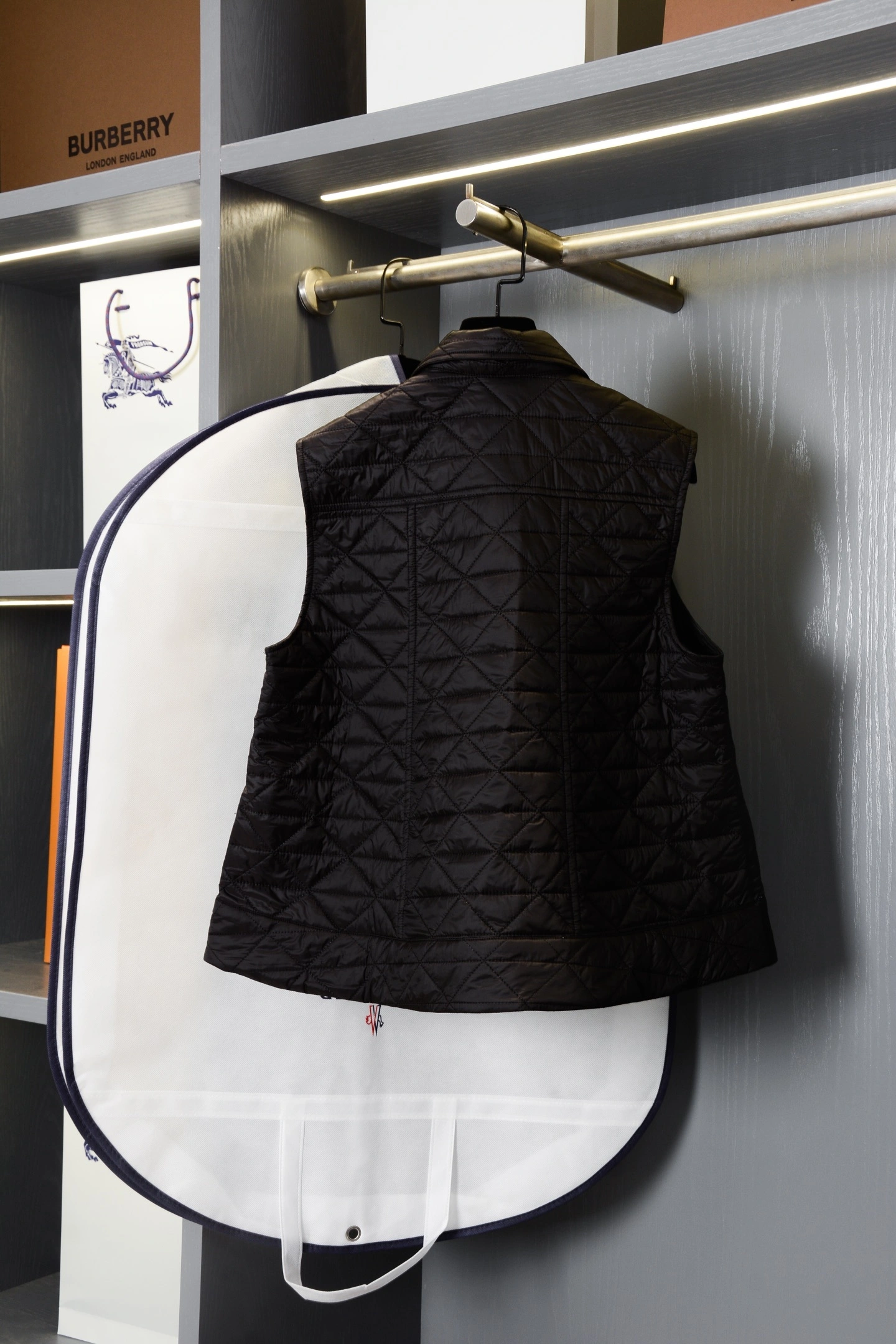 Victoria-- 7o9385r 3colour item: E-F020I2955-3H