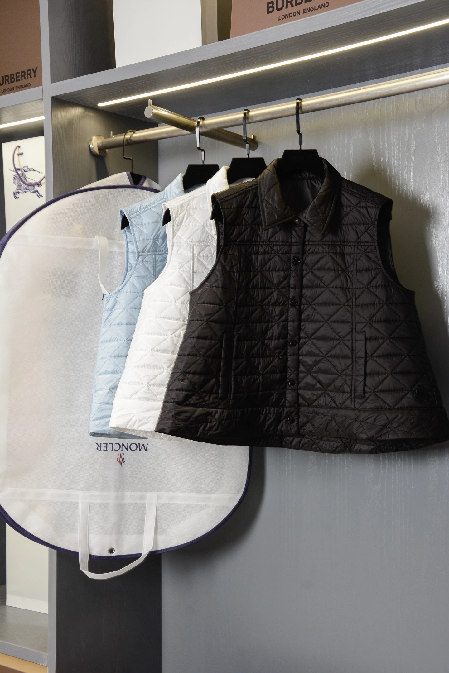 Victoria-- 7o9385r 3colour item: E-F020I2955-3H