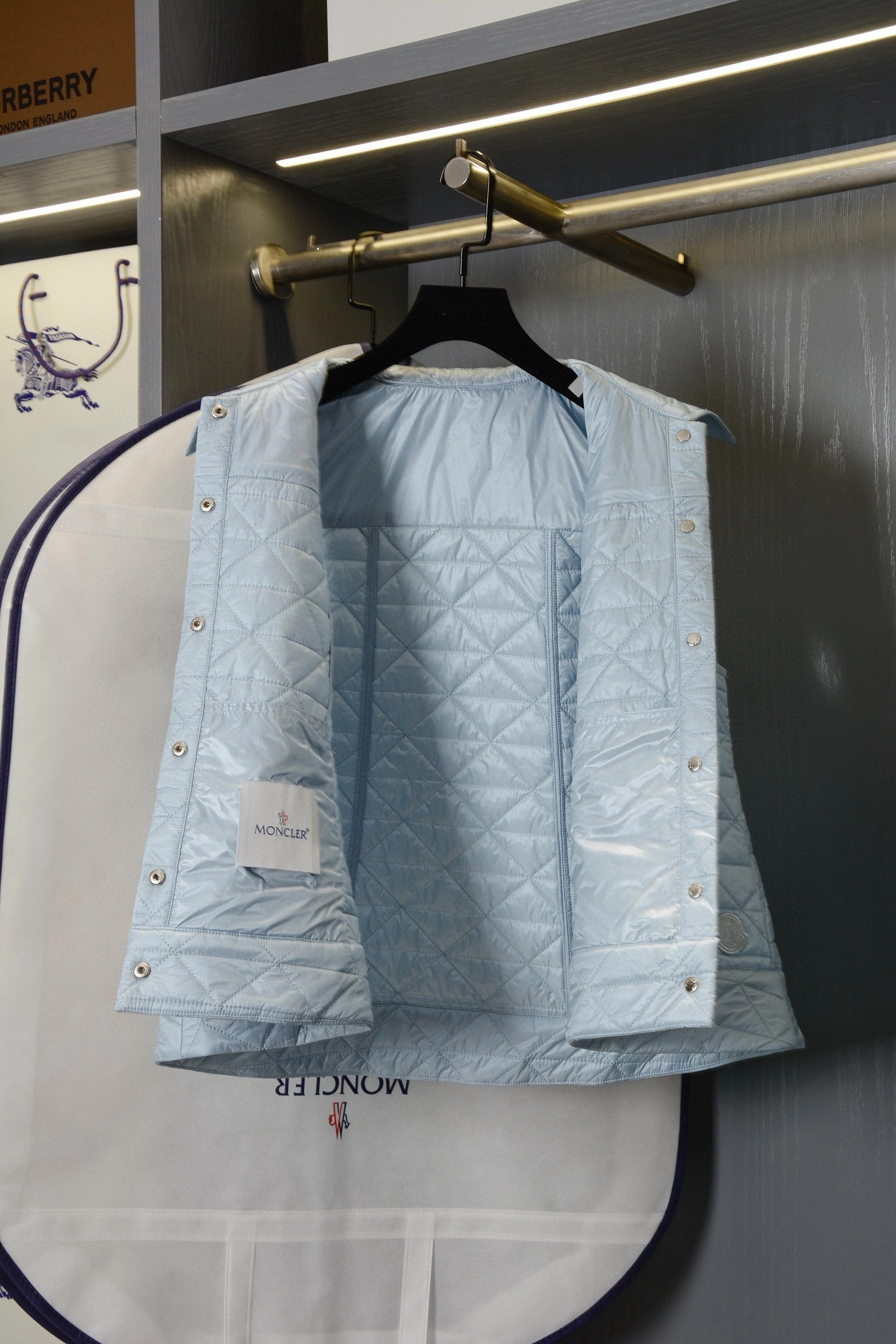 Victoria-- 7o9385r 3colour item: E-F020I2955-3H