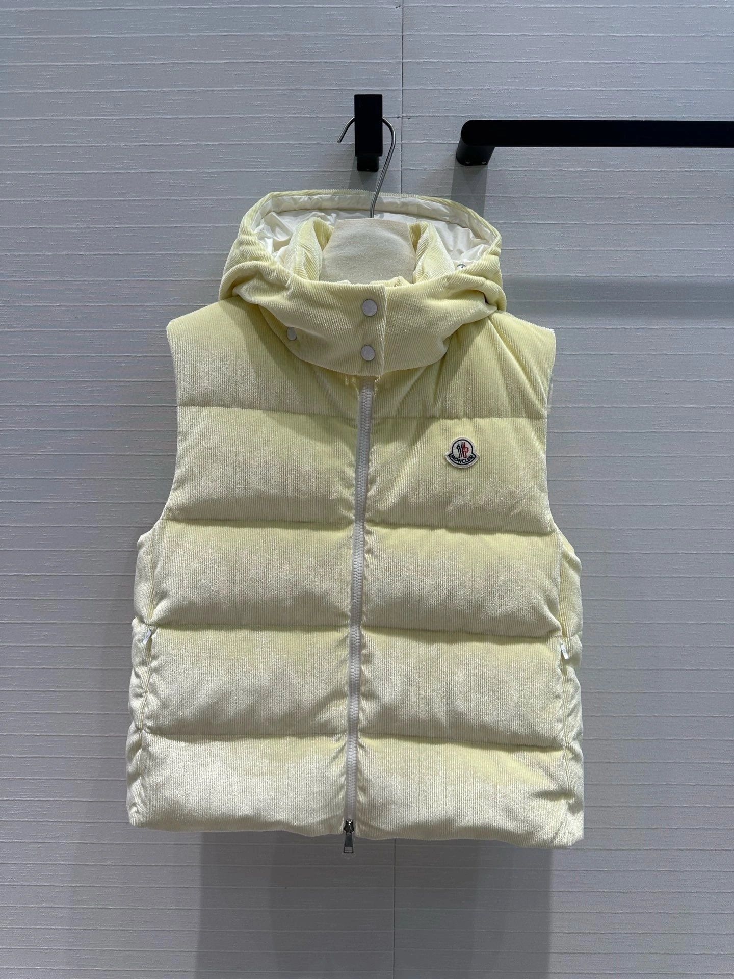 Victoria-- 7o9385r 3colour item:D-F240H2518-3