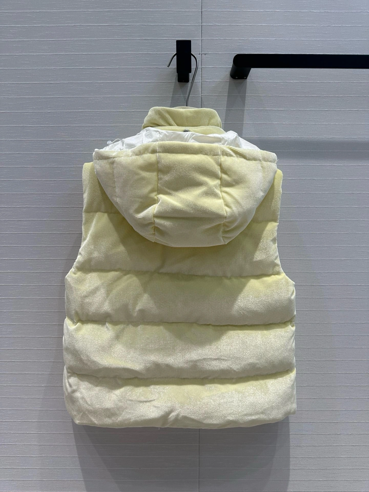 Victoria-- 7o9385r 3colour item:D-F240H2518-3