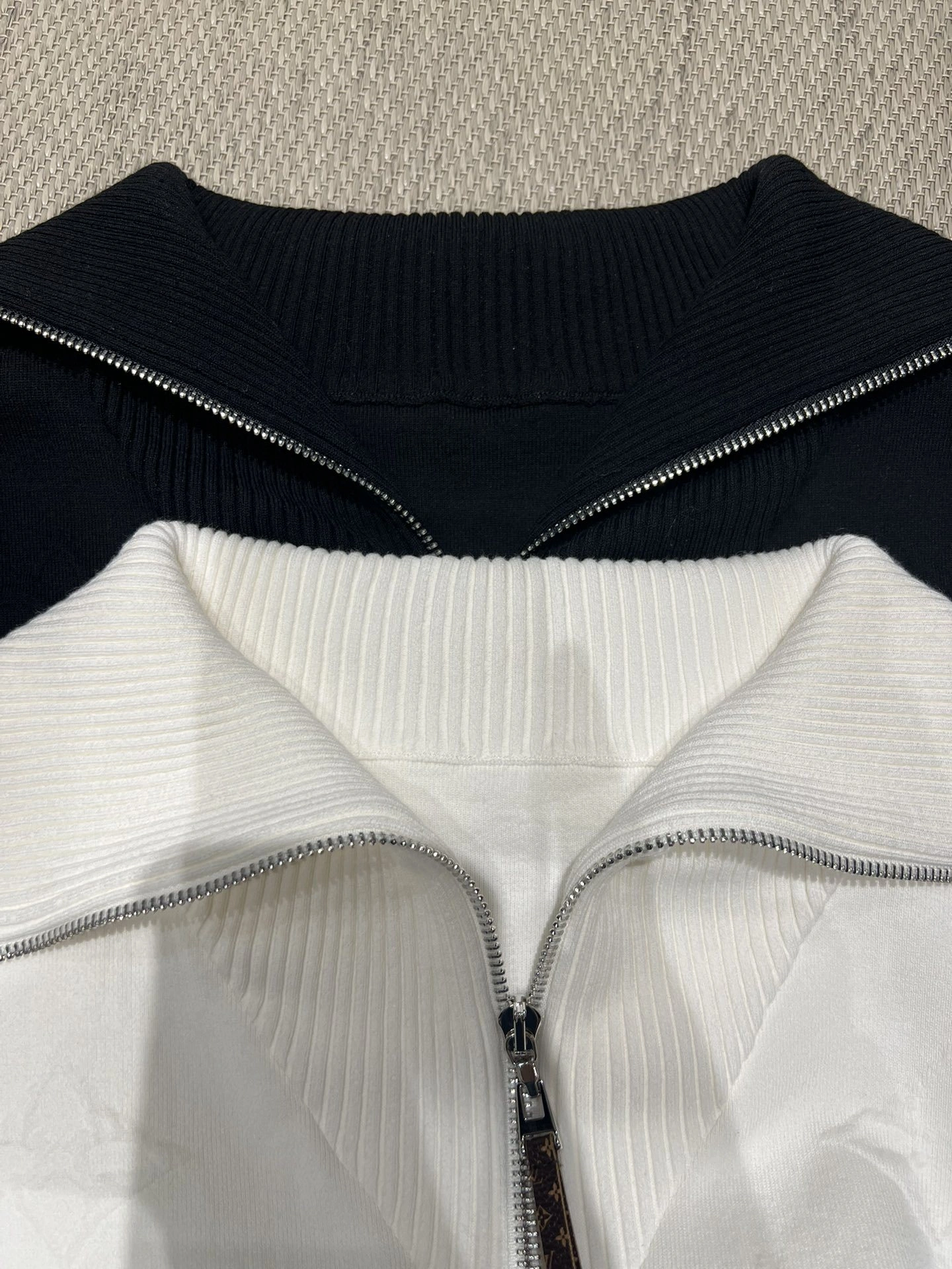 Victoria-- 8V 3D Monogram Knit Zip Pullover 2colour item:E-F140L1929-2H