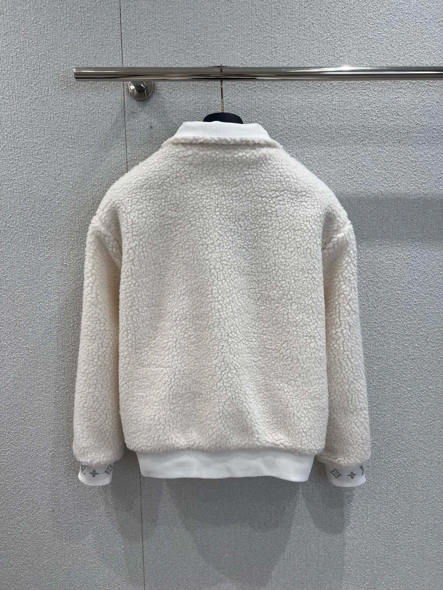 Victoria - 8V 3colour item:E-F000I1620-3H