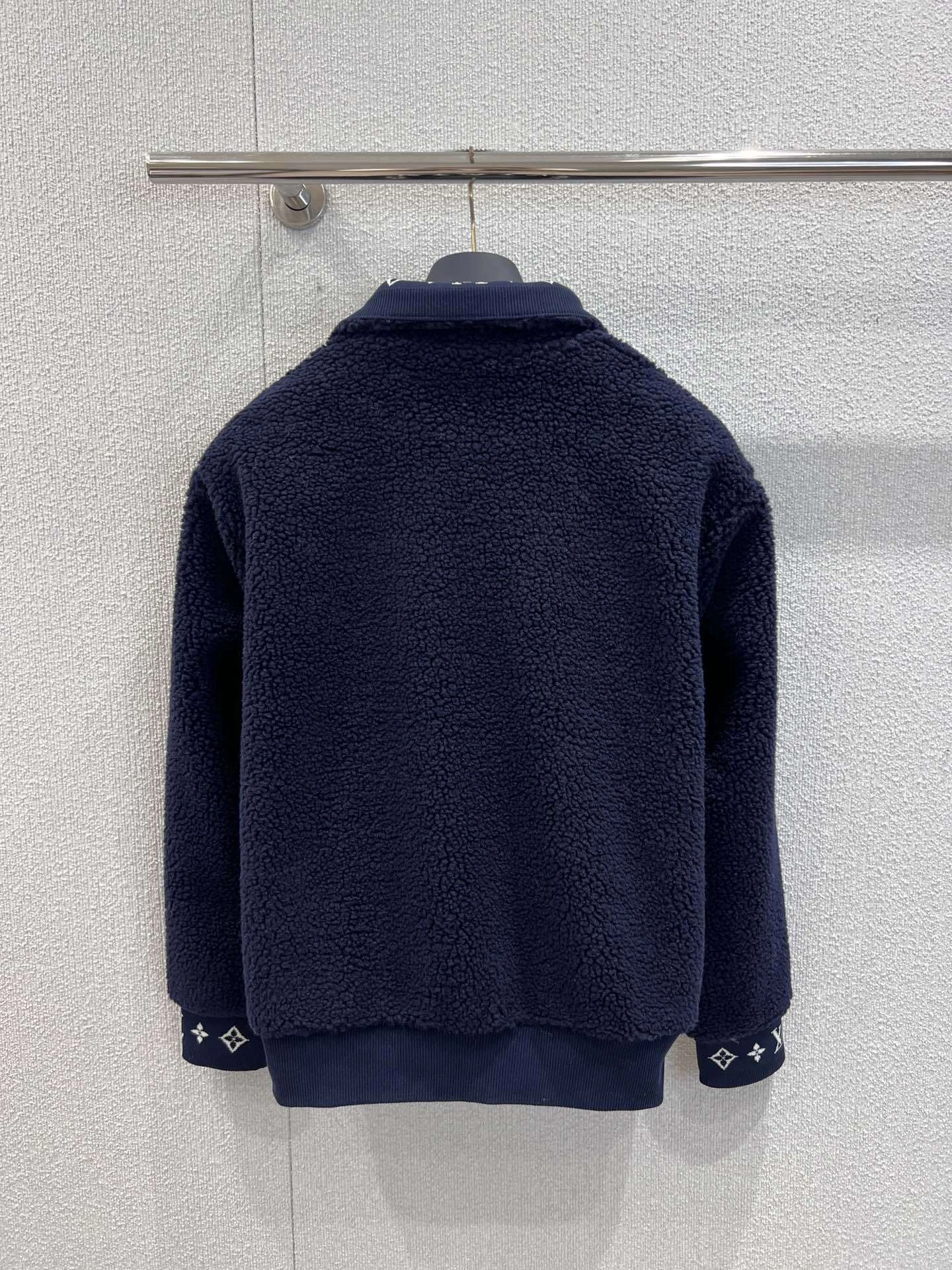 Victoria - 8V 3colour item:E-F000I1620-3H