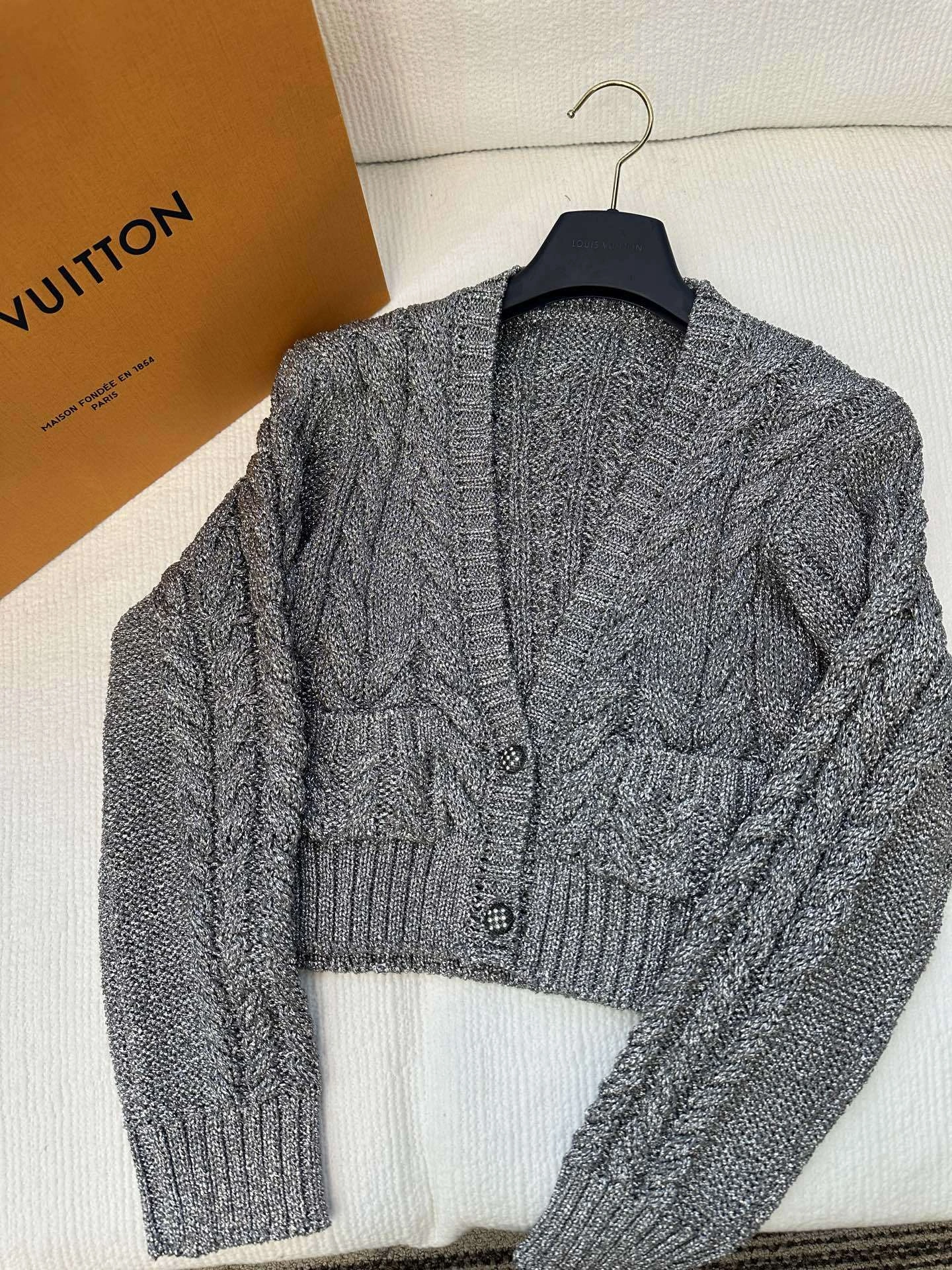 Victoria-- 8V Slim Fit item:F-F245A2013