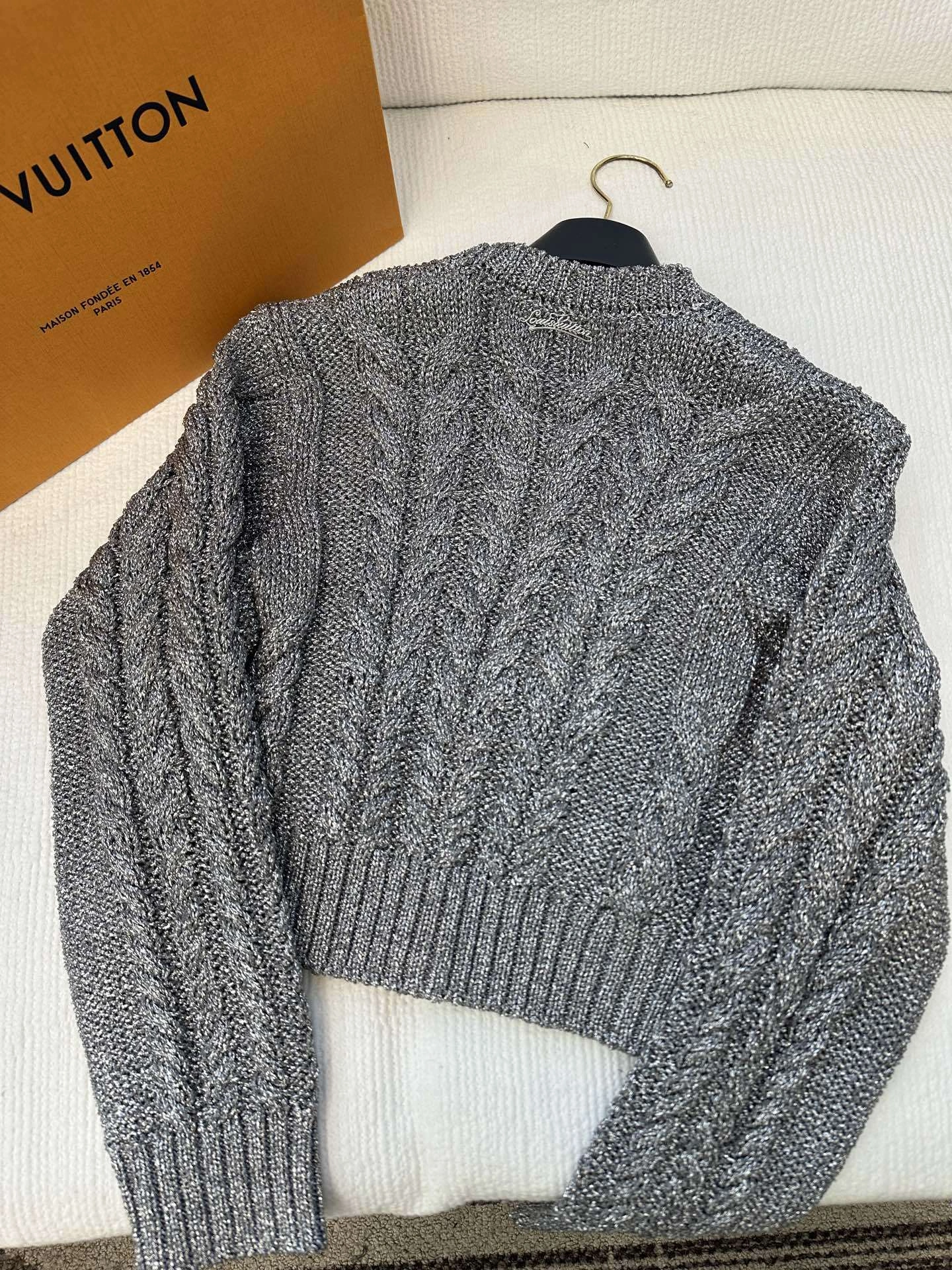 Victoria-- 8V Slim Fit item:F-F245A2013