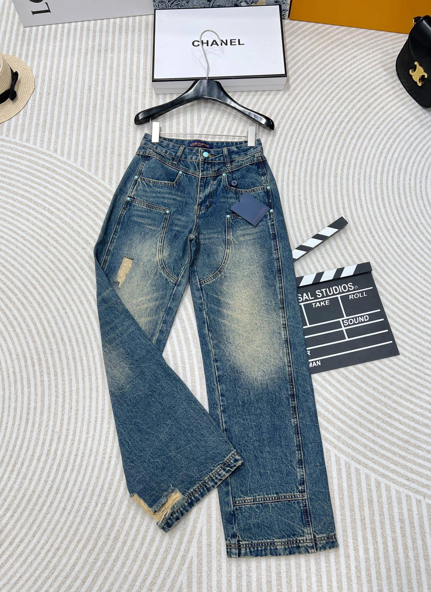 Victoria-- 8V item:D-F245K1413