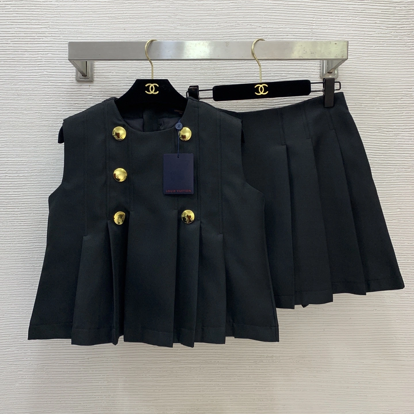 Victoria-- 8V suit item:F-F044A1433H