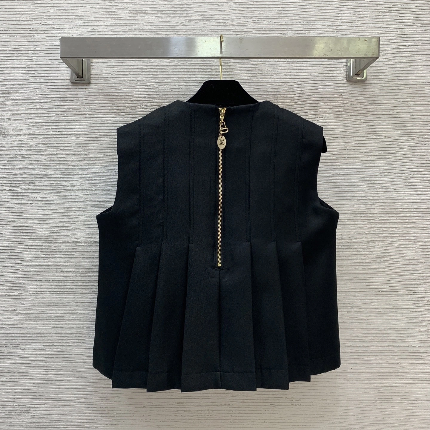 Victoria-- 8V suit item:F-F044A1433H