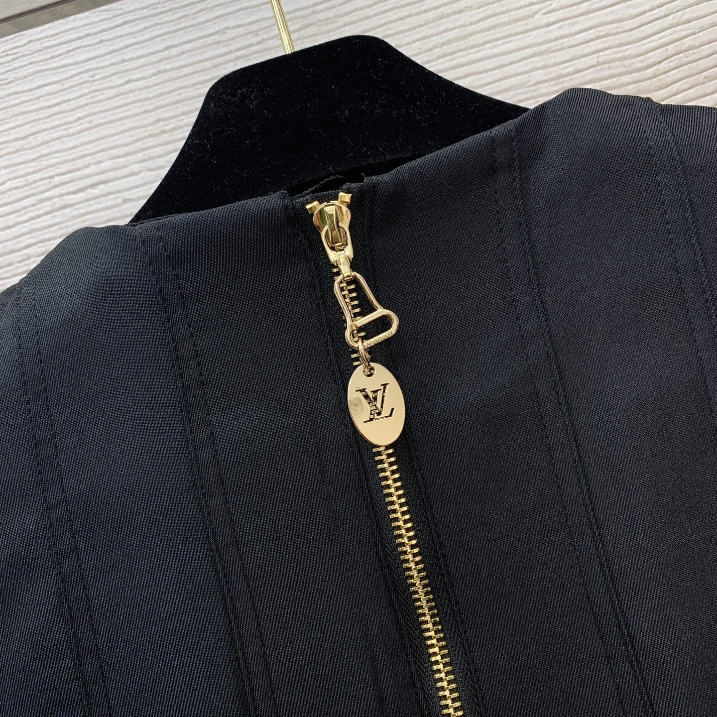 Victoria-- 8V suit item:F-F044A1433H