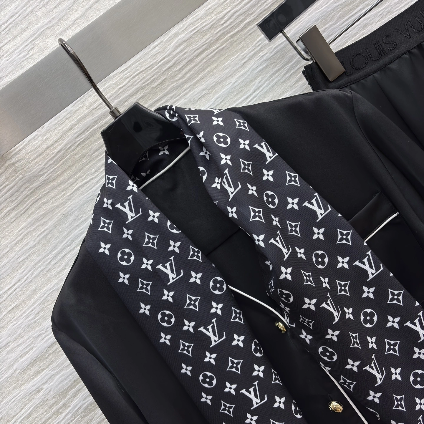 Victoria-- 8V suit item:F-F245A2048